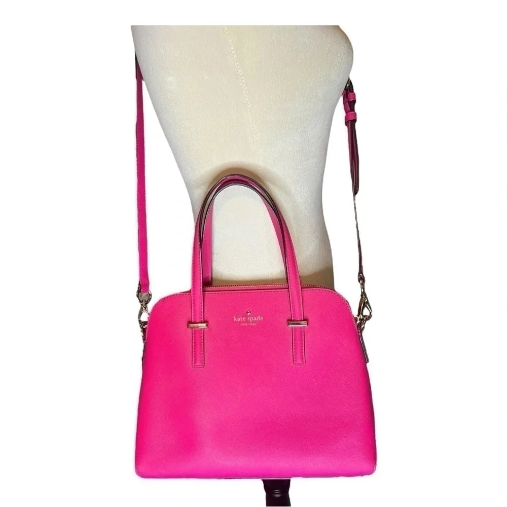 Kate spade bag EUC gorgeous pink!!!!! You need this bag.